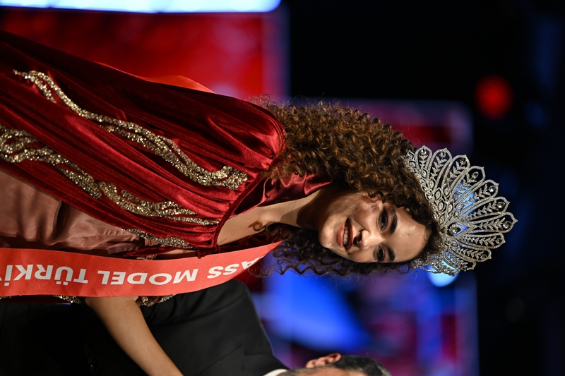 Ece Çetin- Taha Yi�it Tarakç� :  Sammyvit Klass Model Türkiye 2025�in Kral Ve Kraliçesi Oldular